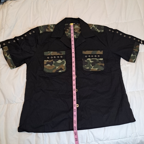 Dead Threads Womens XL Shirt Goth Black Camouflage Button Down Short Sleeve - Picture 11 of 13